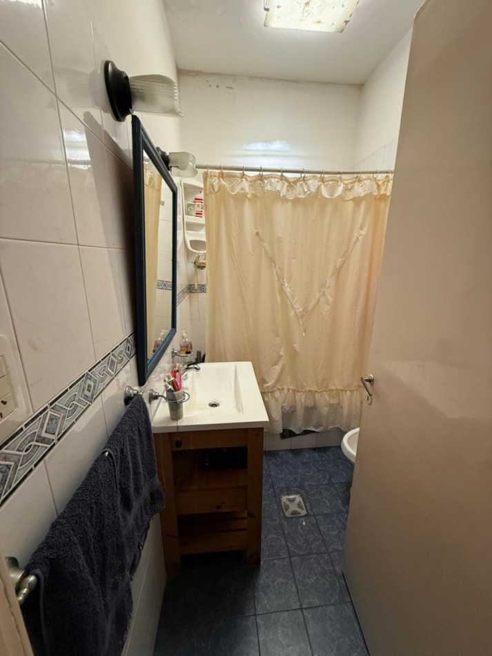 AV32 E/ 2 Y 3 - PH INTERNO AL FONDO - DOS DORMITORIOS Y PATIO