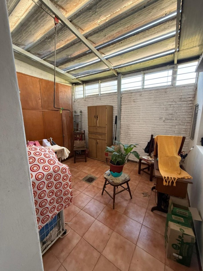 AV32 E/ 2 Y 3 - PH INTERNO AL FONDO - DOS DORMITORIOS Y PATIO