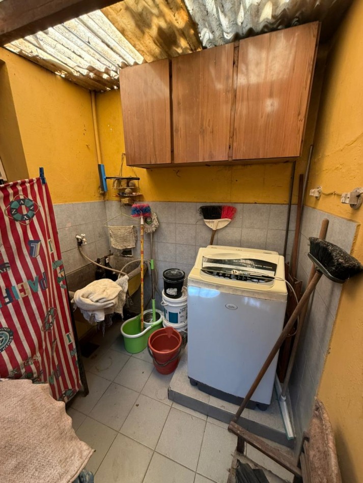 AV32 E/ 2 Y 3 - PH INTERNO AL FONDO - DOS DORMITORIOS Y PATIO