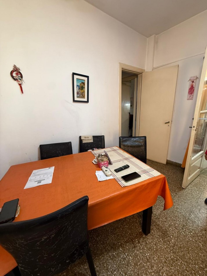 AV32 E/ 2 Y 3 - PH INTERNO AL FONDO - DOS DORMITORIOS Y PATIO