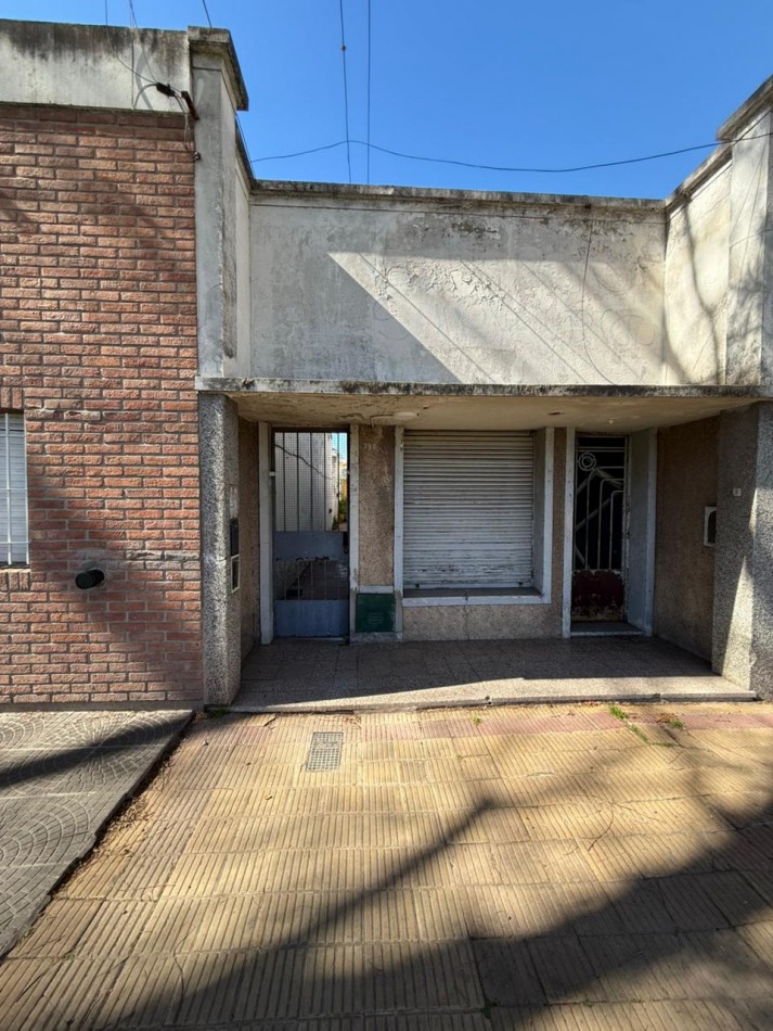 AV32 E/ 2 Y 3 - PH INTERNO AL FONDO - DOS DORMITORIOS Y PATIO