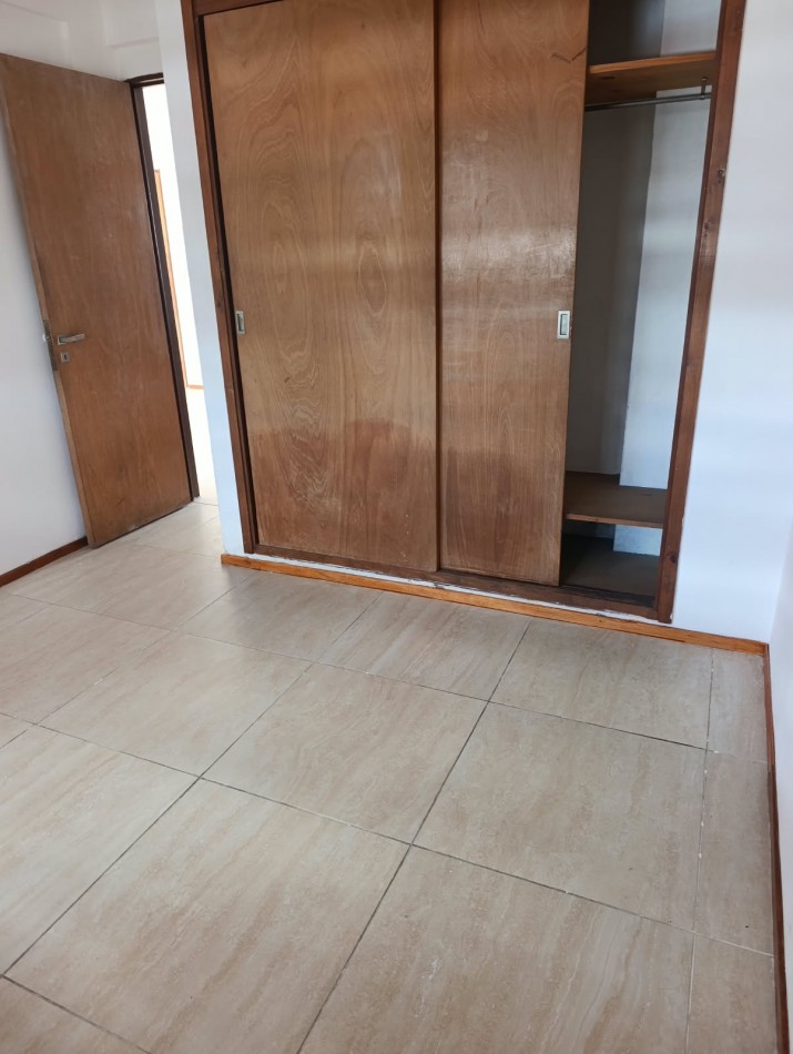49 E/ 1 Y 2 - DEPARTAMENTO DE 1 DORMITORIO 5 TO PISO AL FRENTE