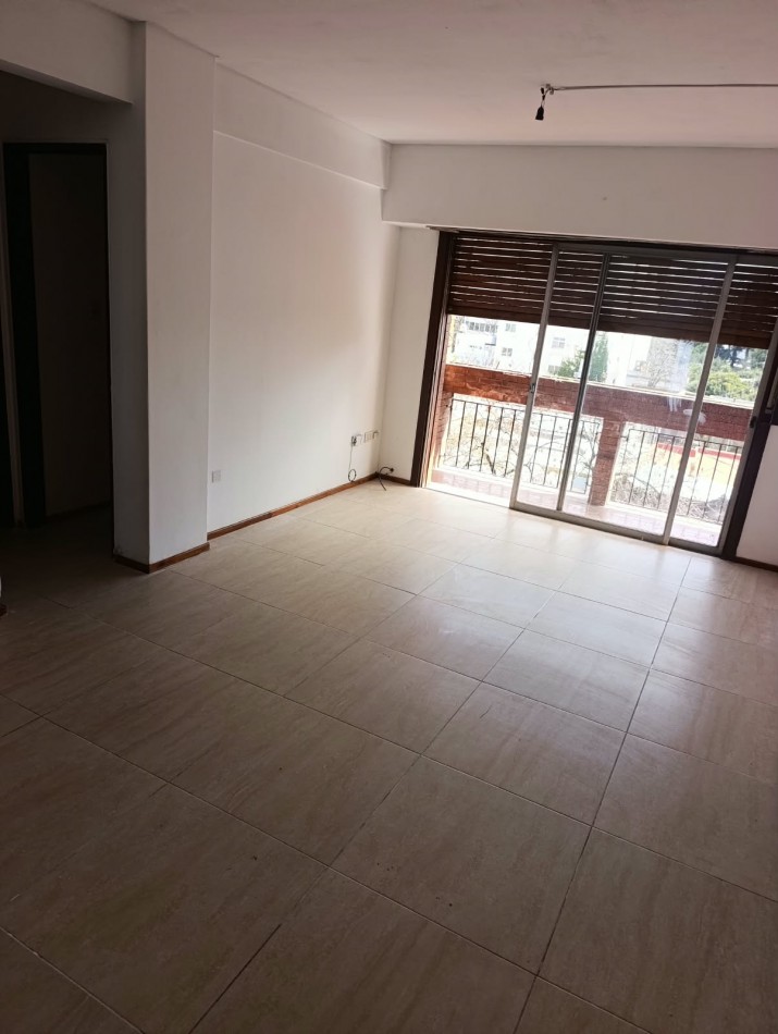 49 E/ 1 Y 2 - DEPARTAMENTO DE 1 DORMITORIO 5 TO PISO AL FRENTE