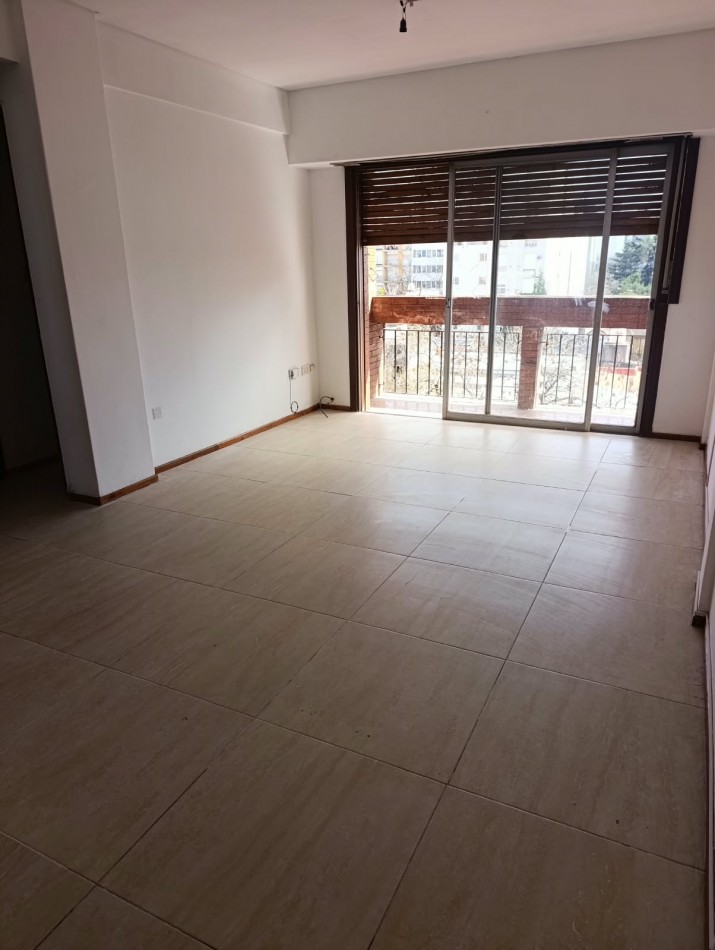 49 E/ 1 Y 2 - DEPARTAMENTO DE 1 DORMITORIO 5 TO PISO AL FRENTE