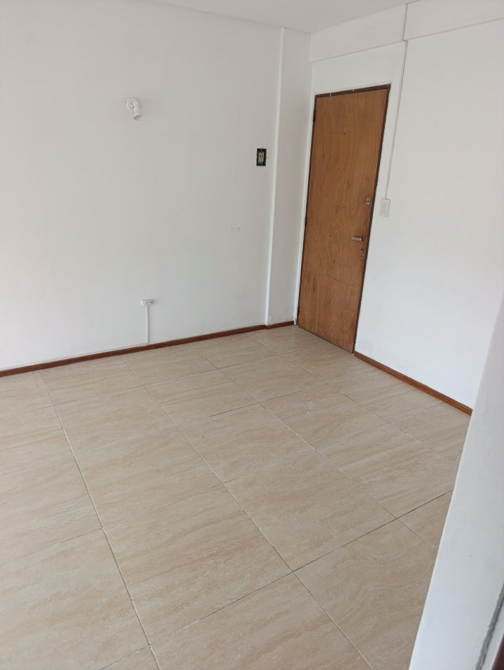 49 E/ 1 Y 2 - DEPARTAMENTO DE 1 DORMITORIO 5 TO PISO AL FRENTE