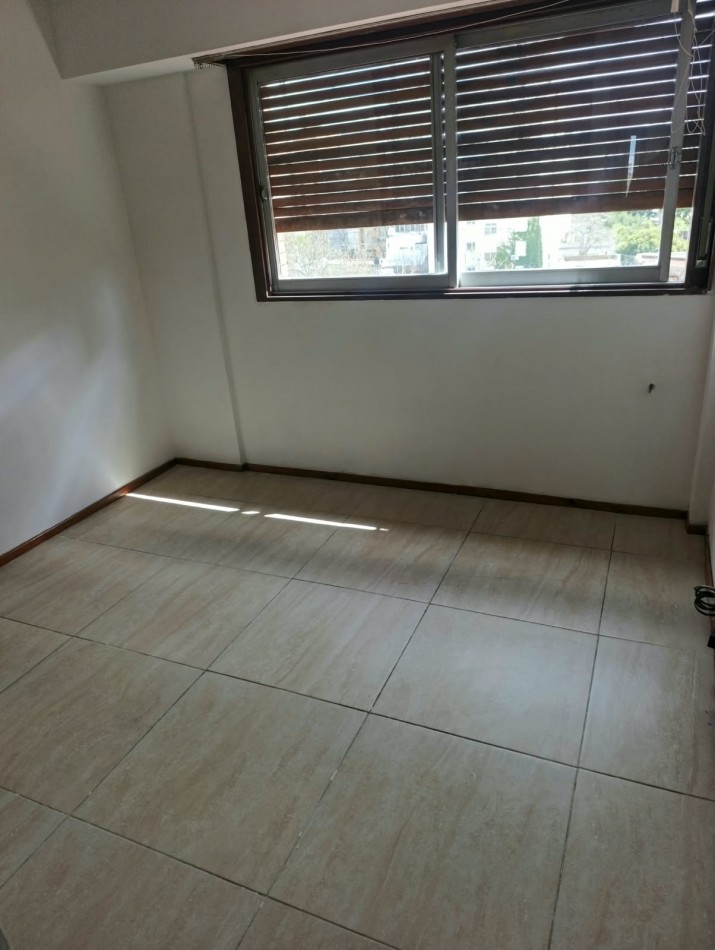 49 E/ 1 Y 2 - DEPARTAMENTO DE 1 DORMITORIO 5 TO PISO AL FRENTE