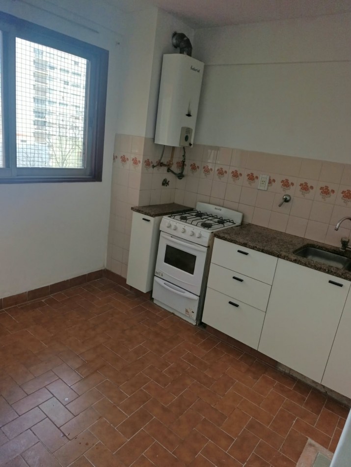 49 E/ 1 Y 2 - DEPARTAMENTO DE 1 DORMITORIO 5 TO PISO AL FRENTE