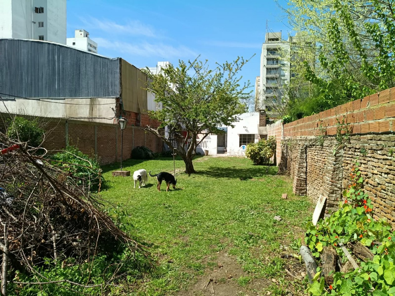 AV 60 E/ 10 Y 11 - CASA EN VENTA SOBRE AVENIDA LOTE 10 X 60
