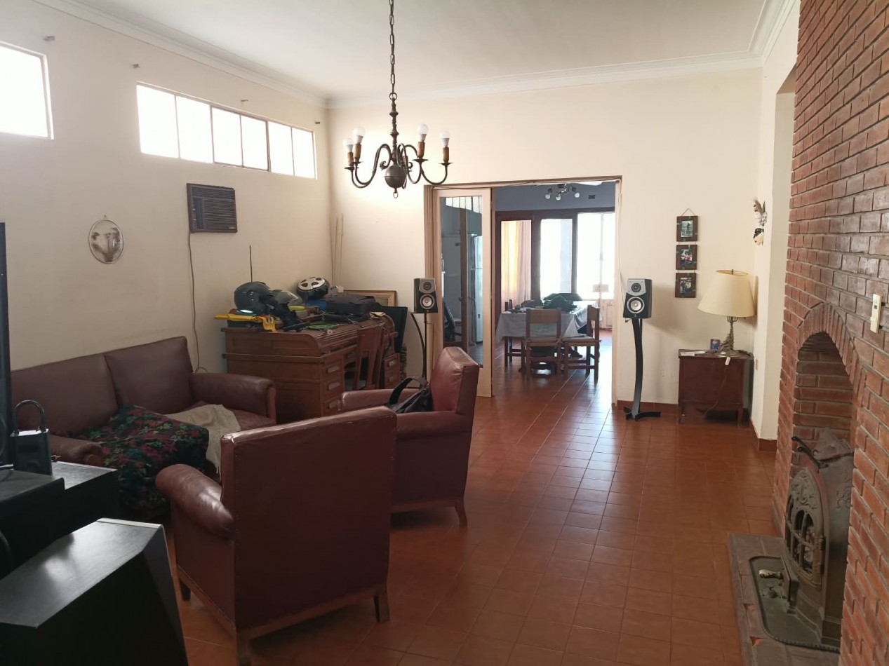 AV 60 E/ 10 Y 11 - CASA EN VENTA SOBRE AVENIDA LOTE 10 X 60