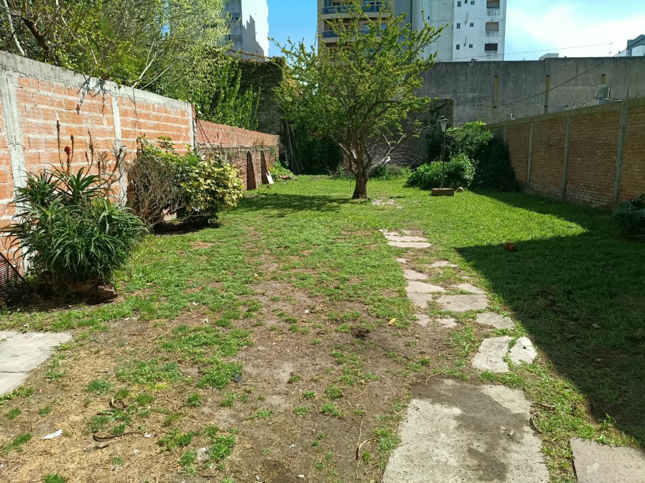 AV 60 E/ 10 Y 11 - CASA EN VENTA SOBRE AVENIDA LOTE 10 X 60
