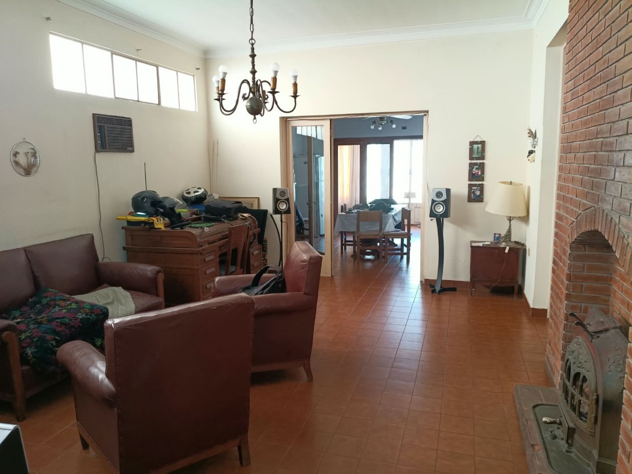 AV 60 E/ 10 Y 11 - CASA EN VENTA SOBRE AVENIDA LOTE 10 X 60