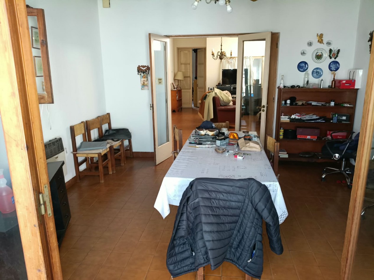 AV 60 E/ 10 Y 11 - CASA EN VENTA SOBRE AVENIDA LOTE 10 X 60