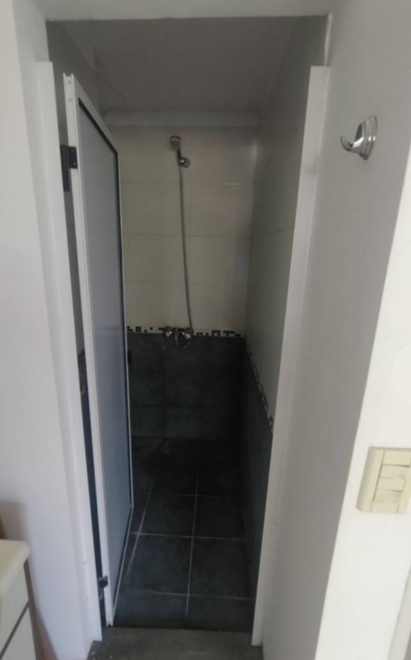 SEMI PISO AL FRENTE EN EXCELENTE ZONA - 18 E 63 Y 64