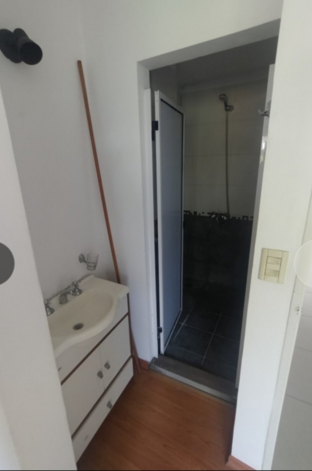 SEMI PISO AL FRENTE EN EXCELENTE ZONA - 18 E 63 Y 64
