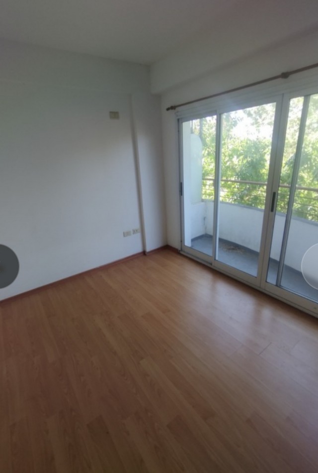 SEMI PISO AL FRENTE EN EXCELENTE ZONA - 18 E 63 Y 64