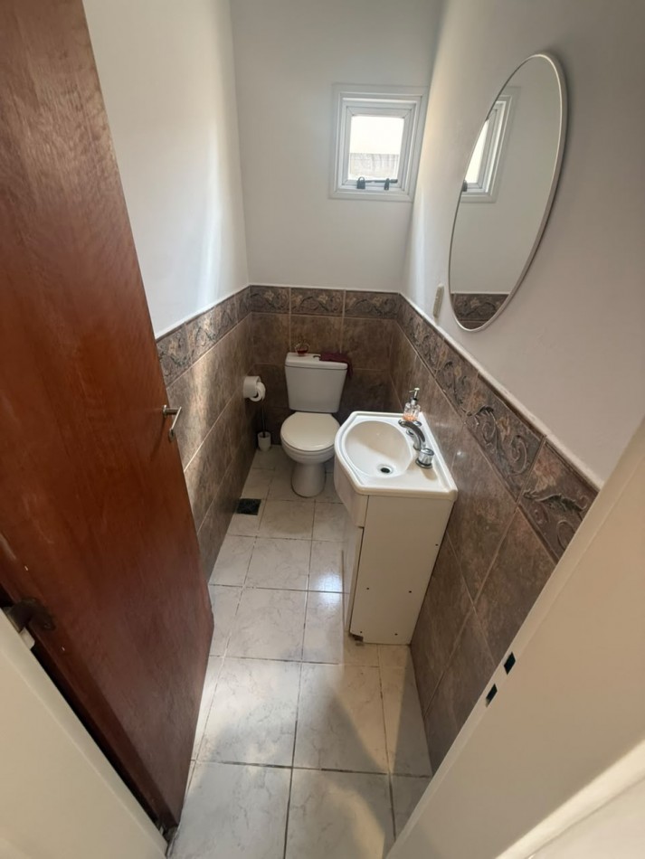 12 ESQ 34 - DUPLEX EN VENTA CON PATIO - EXCELENTE ESTADO