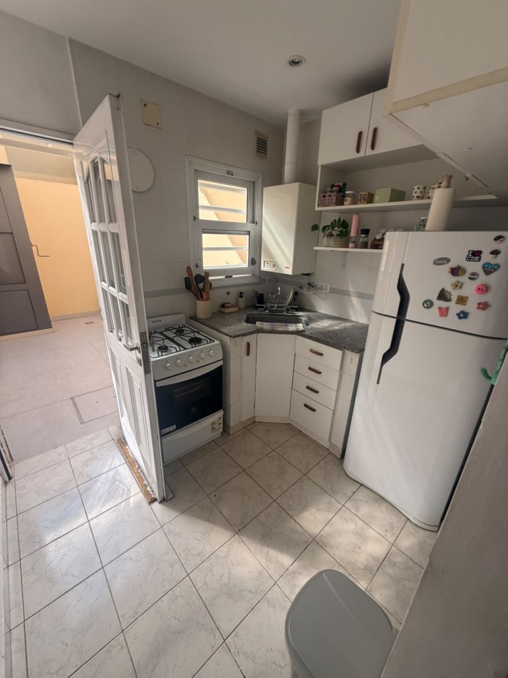 12 ESQ 34 - DUPLEX EN VENTA CON PATIO - EXCELENTE ESTADO