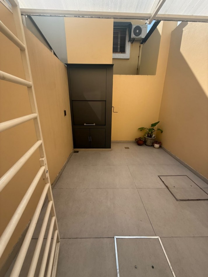 12 ESQ 34 - DUPLEX EN VENTA CON PATIO - EXCELENTE ESTADO