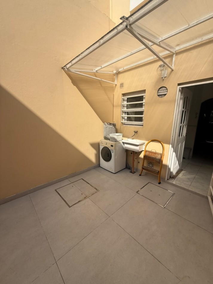 12 ESQ 34 - DUPLEX EN VENTA CON PATIO - EXCELENTE ESTADO