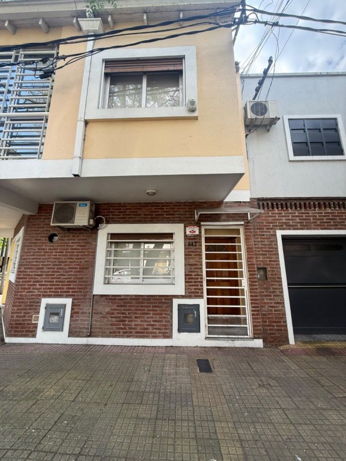 12 ESQ 34 - DUPLEX EN VENTA CON PATIO - EXCELENTE ESTADO