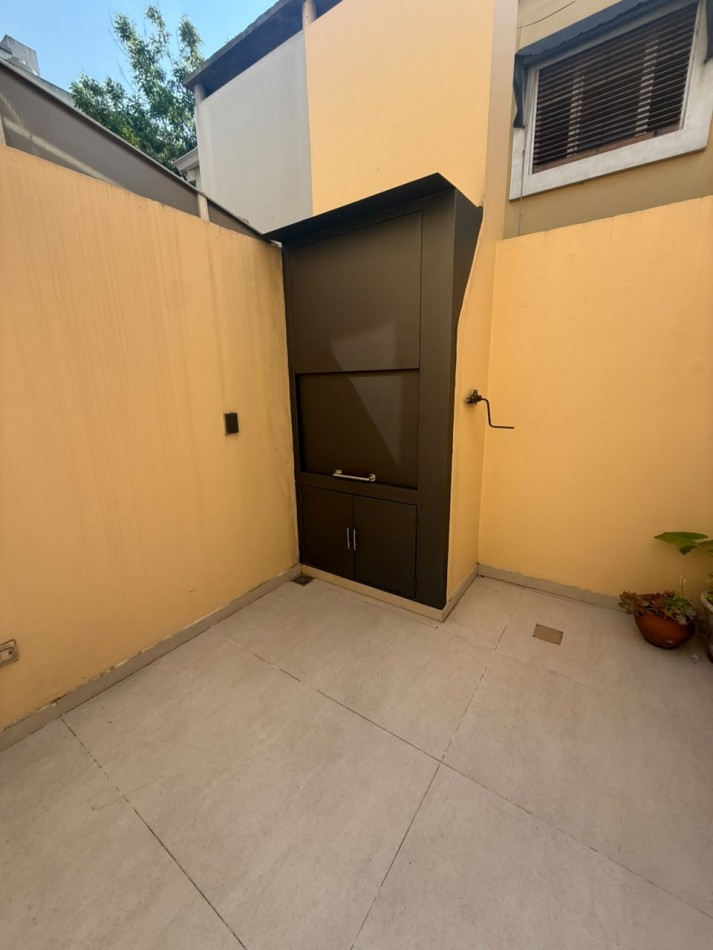 12 ESQ 34 - DUPLEX EN VENTA CON PATIO - EXCELENTE ESTADO