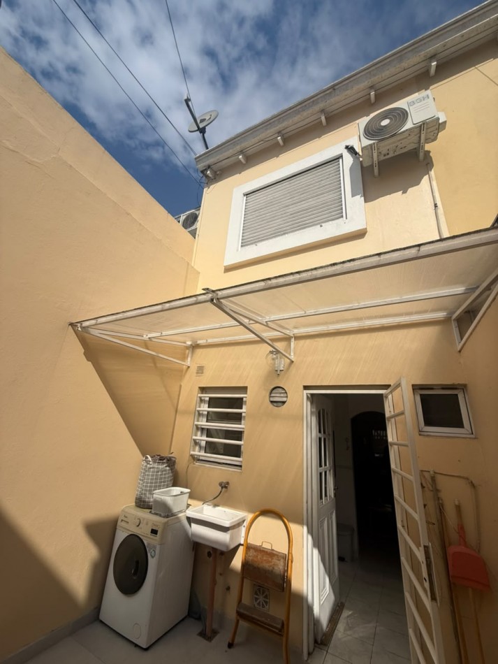 12 ESQ 34 - DUPLEX EN VENTA CON PATIO - EXCELENTE ESTADO