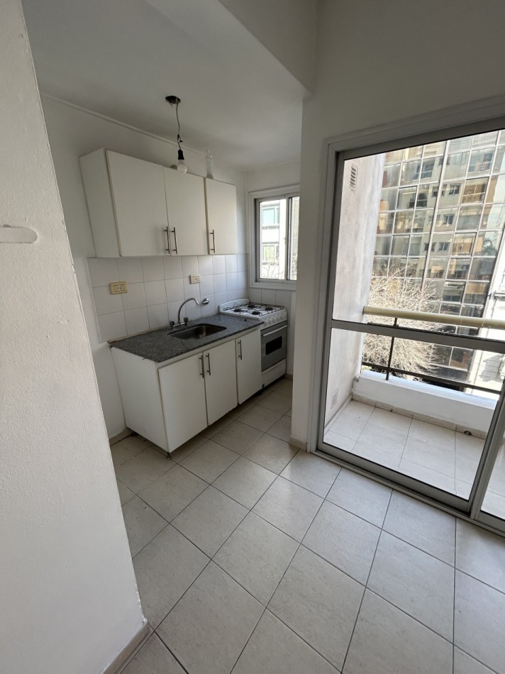 12 E /48 Y 49 - 1 DORM AL FRENTE - CON BALCON - LA PLATA