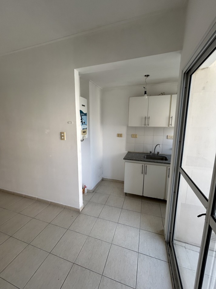 12 E /48 Y 49 - 1 DORM AL FRENTE - CON BALCON - LA PLATA