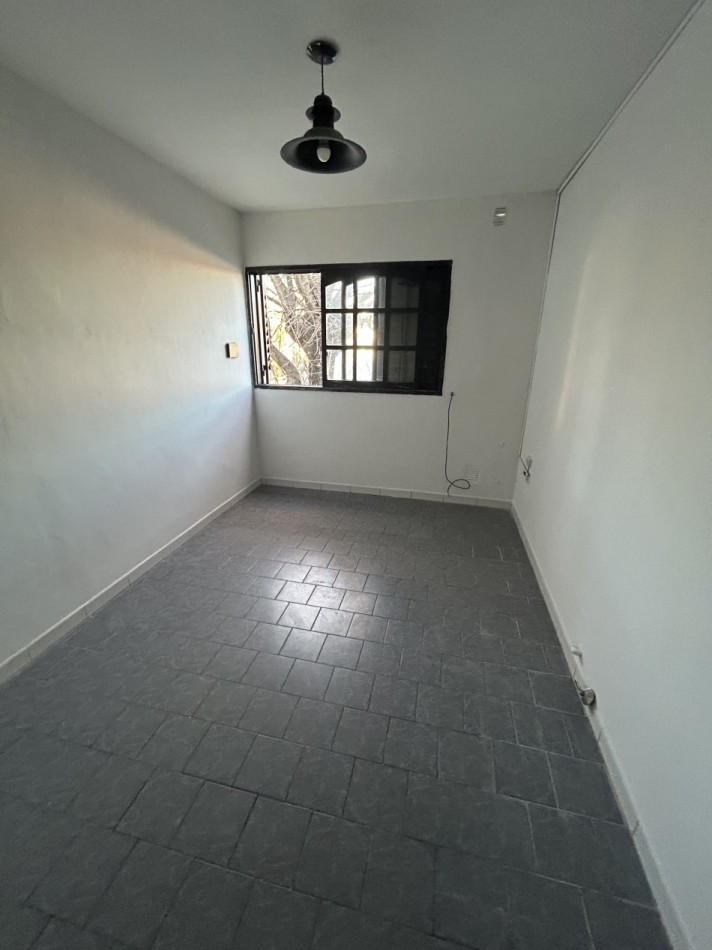 23 ESQ 61 - DEPARTAMENTO DE 2 DORMITORIOS SIN EXPENSAS - PLANTA ALTA 