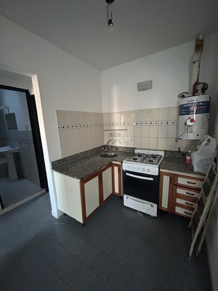 23 ESQ 61 - DEPARTAMENTO DE 2 DORMITORIOS SIN EXPENSAS - PLANTA ALTA 