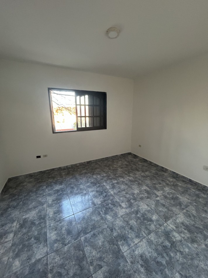 23 ESQ 61 - DEPARTAMENTO DE 2 DORMITORIOS SIN EXPENSAS - PLANTA ALTA 