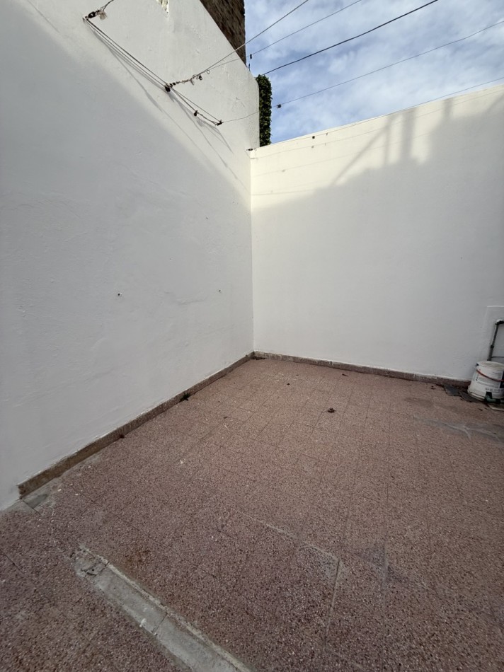 23 entre 60 y 61 - Ph con patio con entrada independiente 