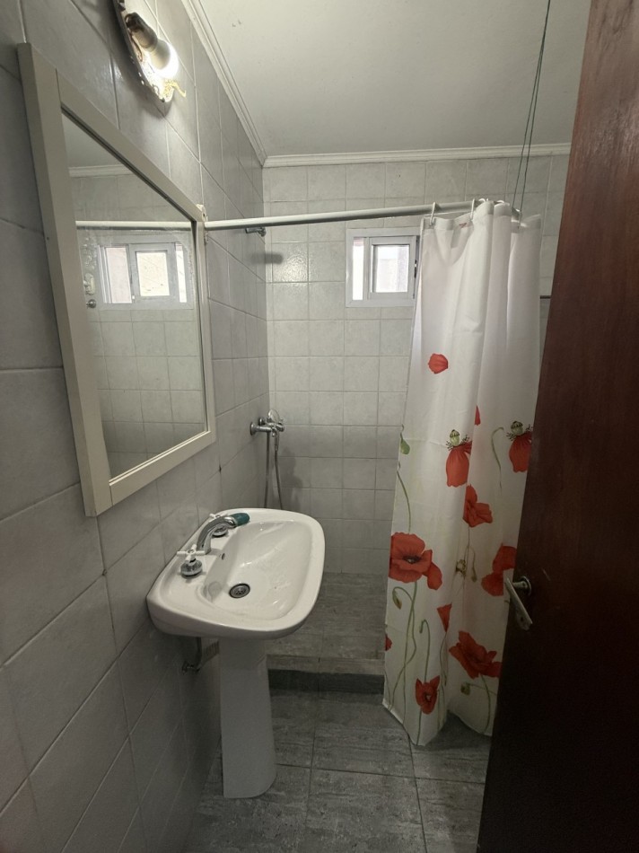 23 entre 60 y 61 - Ph con patio con entrada independiente 