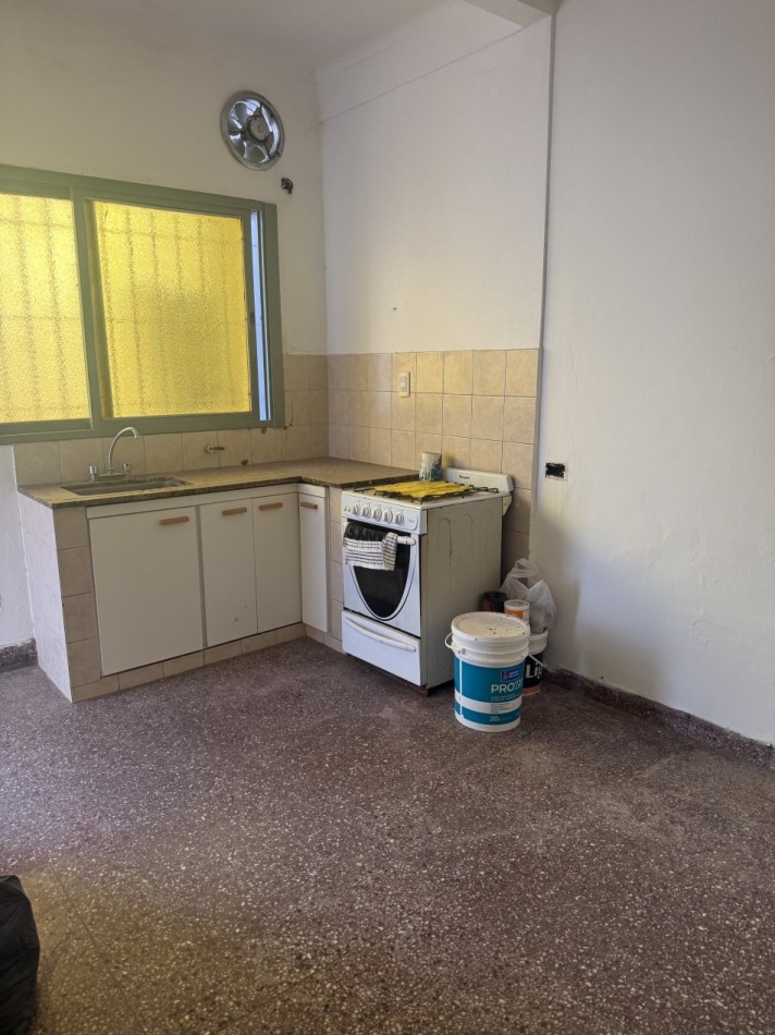 23 entre 60 y 61 - Ph con patio con entrada independiente 