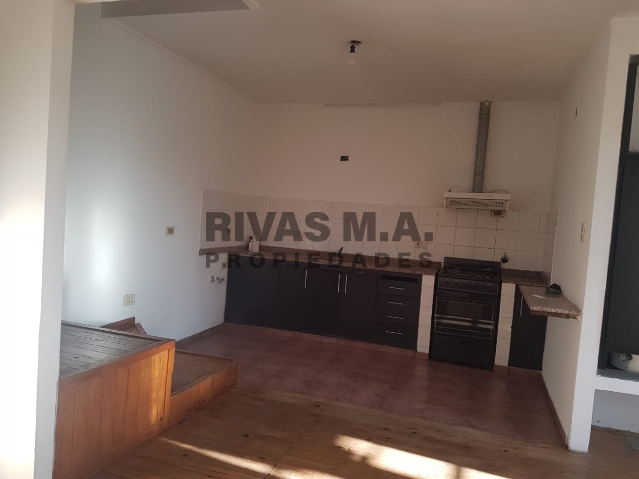 DEPARTAMENTO DE 3 DORMITORIOS - PLANTA ALTA - NO PAGA EXPENSAS 