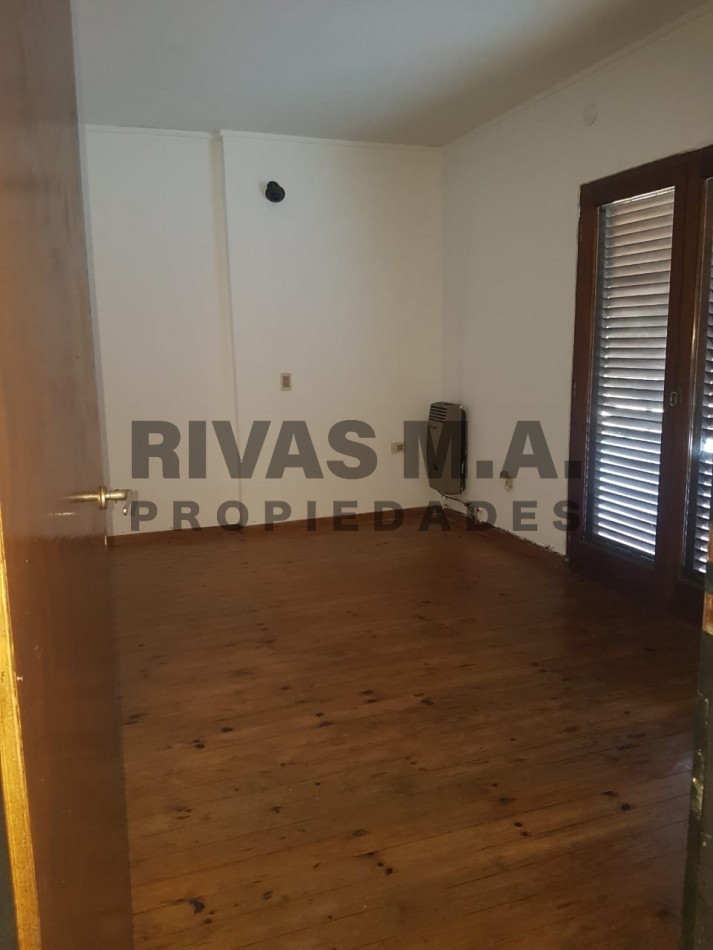 DEPARTAMENTO DE 3 DORMITORIOS - PLANTA ALTA - NO PAGA EXPENSAS 