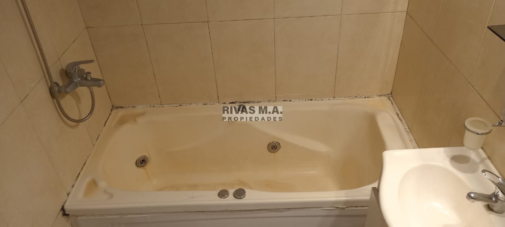 61 E/ 2 Y 3 - 2 DORM CON COCHERA CUBIERTA- ALQUILER - LA PLATA 