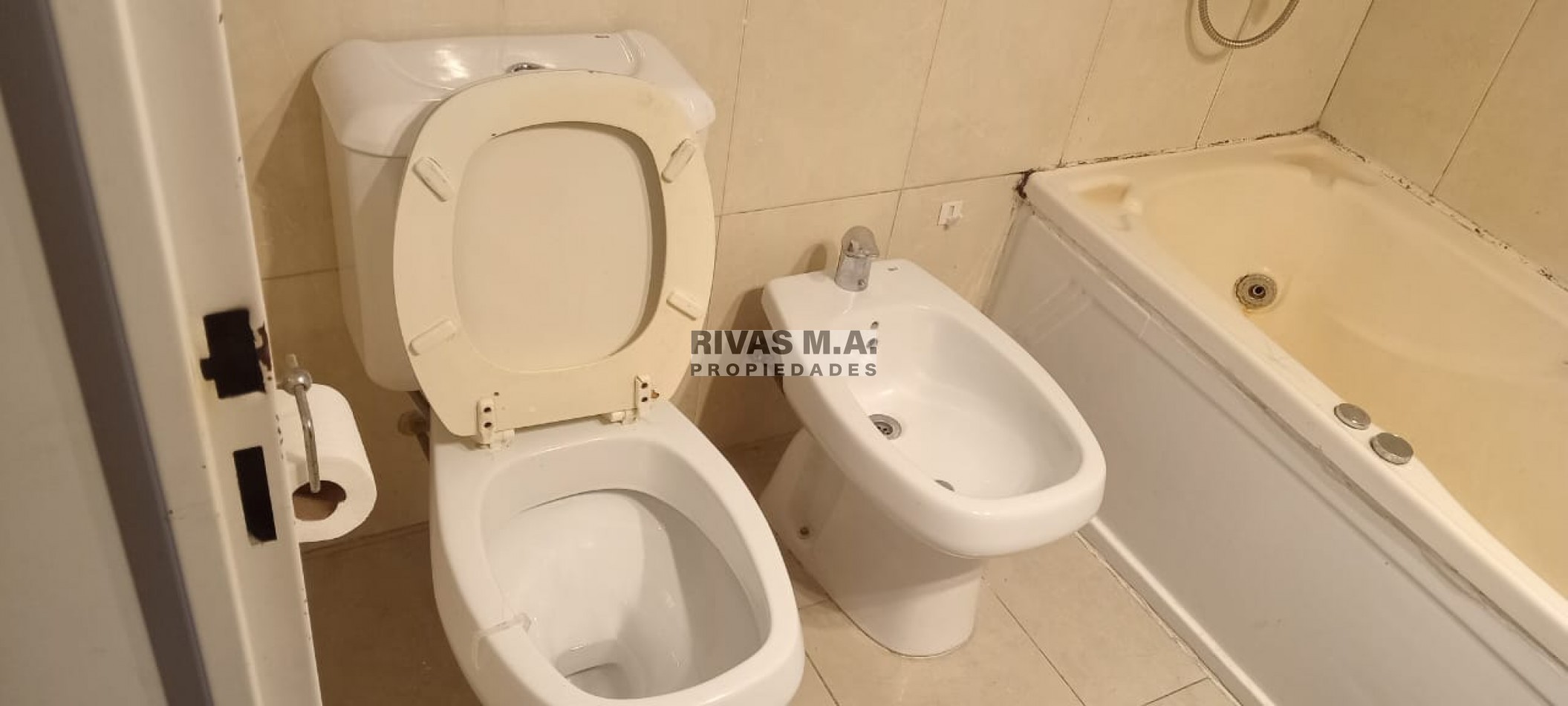 61 E/ 2 Y 3 - 2 DORM CON COCHERA CUBIERTA- ALQUILER - LA PLATA 
