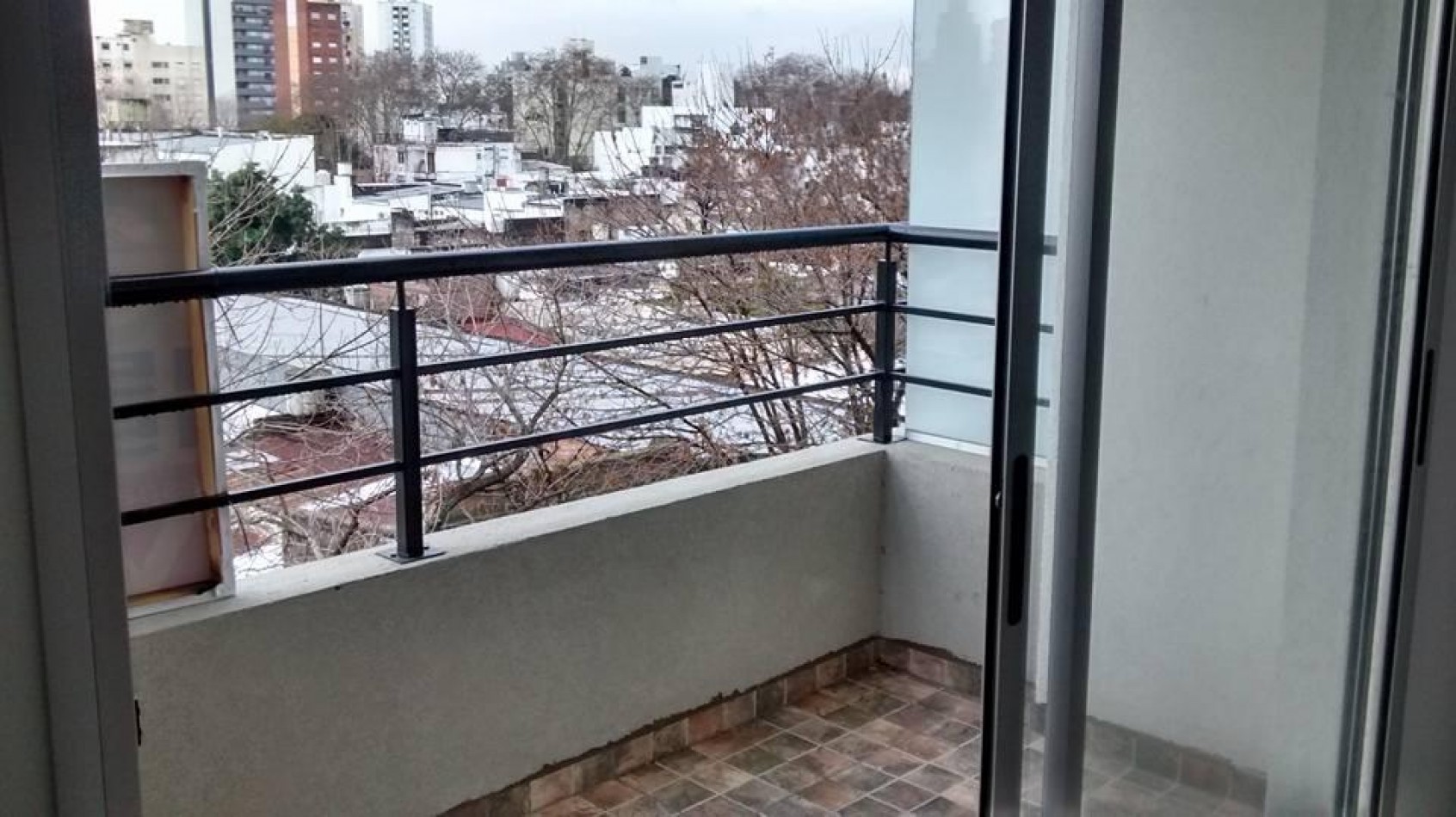 VENTA HERMOSO MONOAMBIENTE AL FRENTE CON BALCON- 40M2