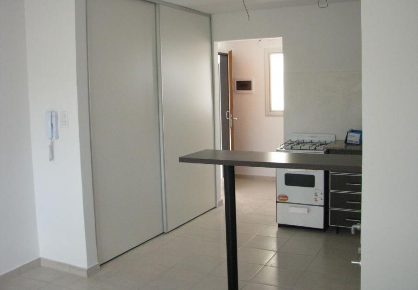 VENTA HERMOSO MONOAMBIENTE AL FRENTE CON BALCON- 40M2