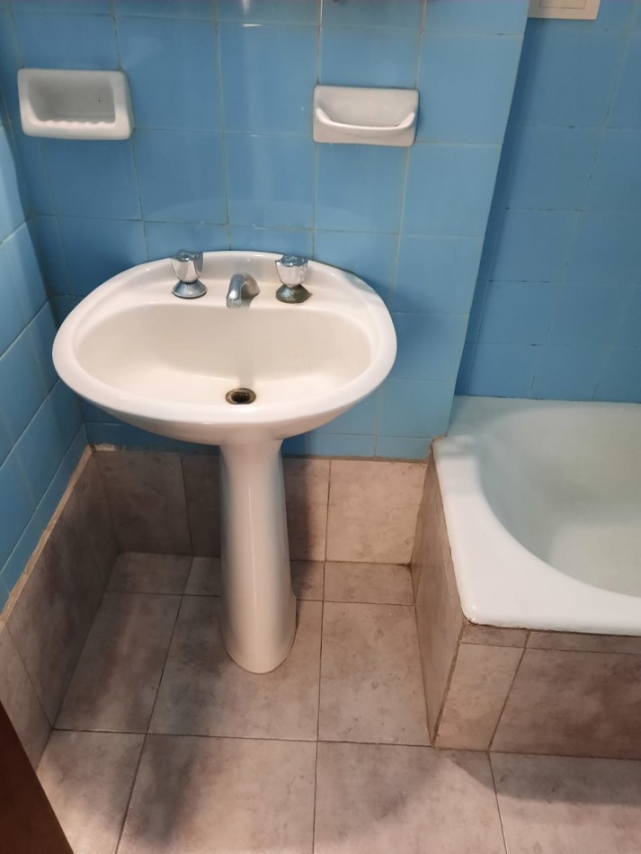 DEPARTAMENTO DE 1 DORMITORIO CON COCHERA CUBIERTA EN VENTA - IDEAL INVERSOR