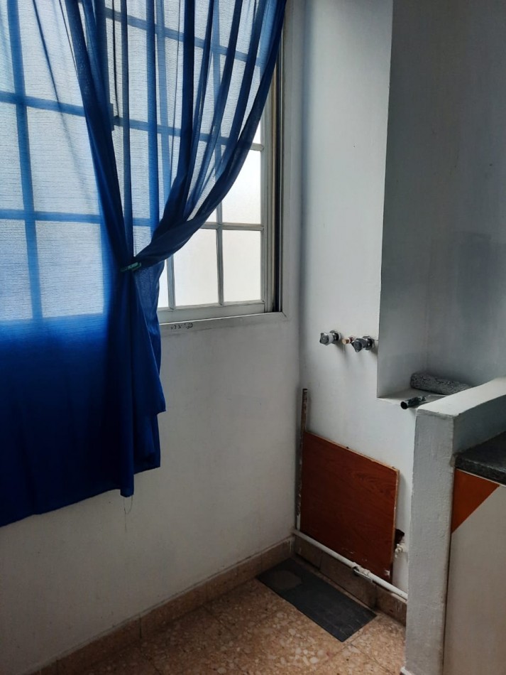 DEPARTAMENTO DE 1 DORMITORIO CON COCHERA CUBIERTA EN VENTA - IDEAL INVERSOR