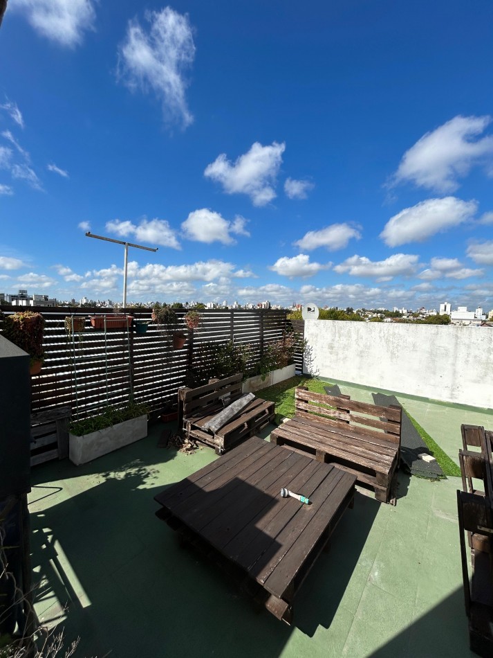 AV 32 ESQ 24 - CASA EN PLANTA ALTA  2 DORM Y TERRAZA