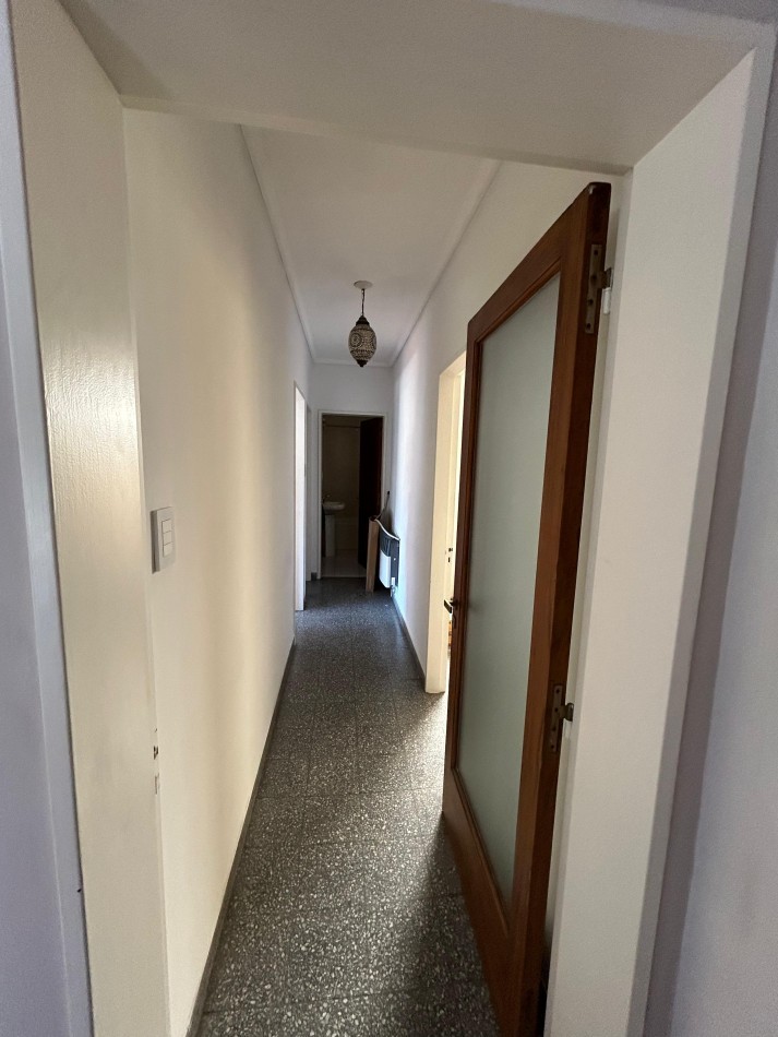 AV 32 ESQ 24 - CASA EN PLANTA ALTA  2 DORM Y TERRAZA