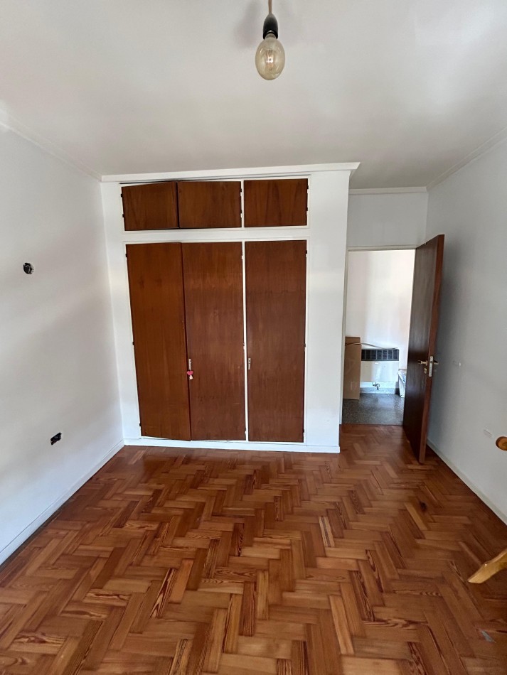 AV 32 ESQ 24 - CASA EN PLANTA ALTA  2 DORM Y TERRAZA