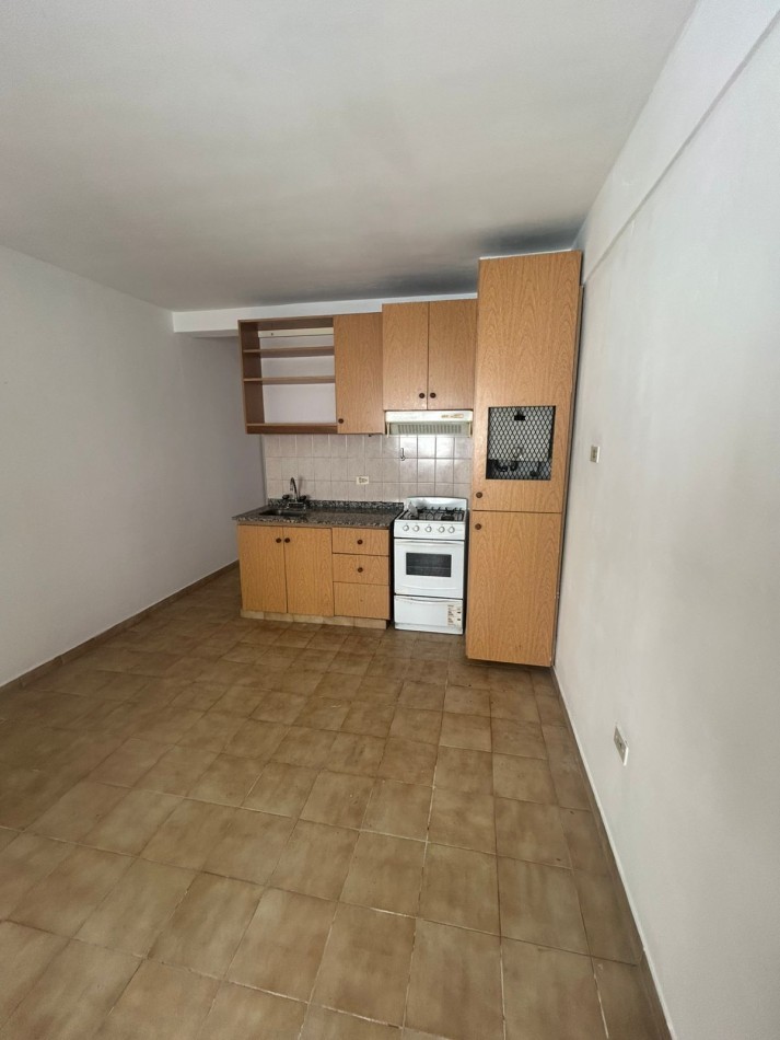 46 e/ 14 y 15 - 1 dorm con balcon - luminoso 