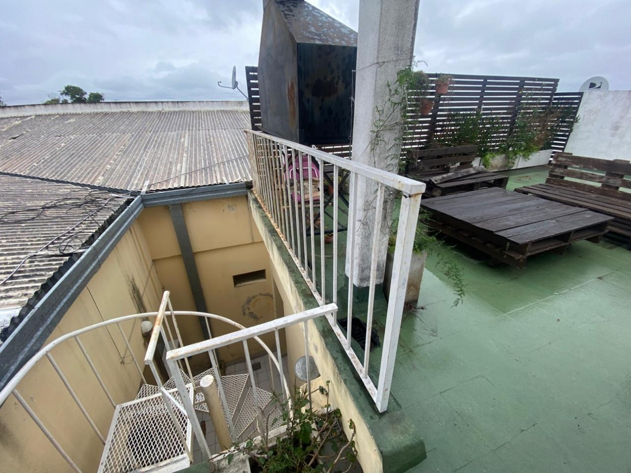 AV 32 ESQ 24 - CASA EN PLANTA ALTA  2 DORM Y TERRAZA