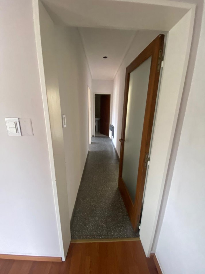 AV 32 ESQ 24 - CASA EN PLANTA ALTA  2 DORM Y TERRAZA