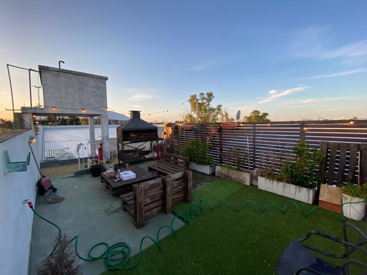 AV 32 ESQ 24 - CASA EN PLANTA ALTA  2 DORM Y TERRAZA