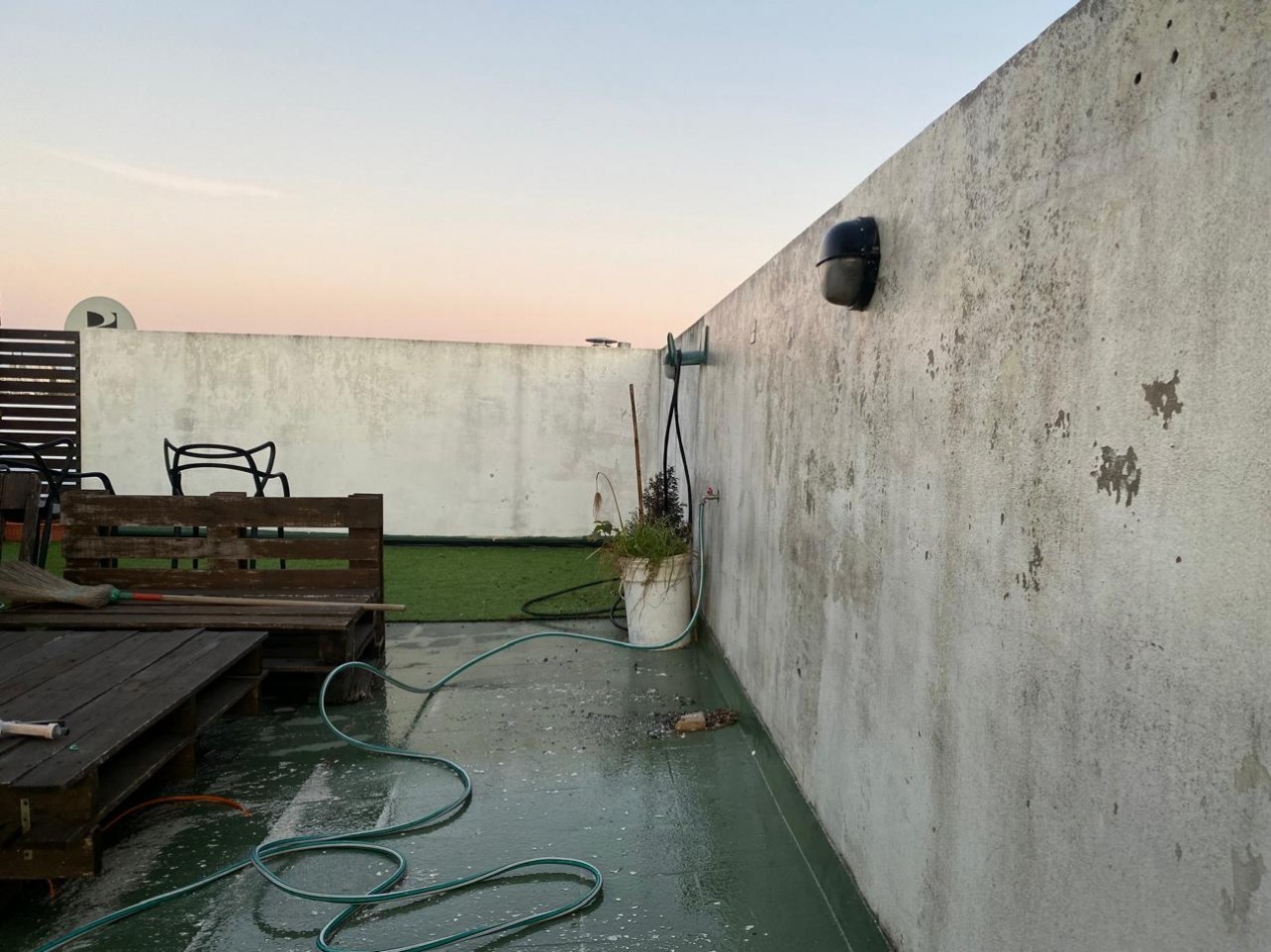 AV 32 ESQ 24 - CASA EN PLANTA ALTA  2 DORM Y TERRAZA